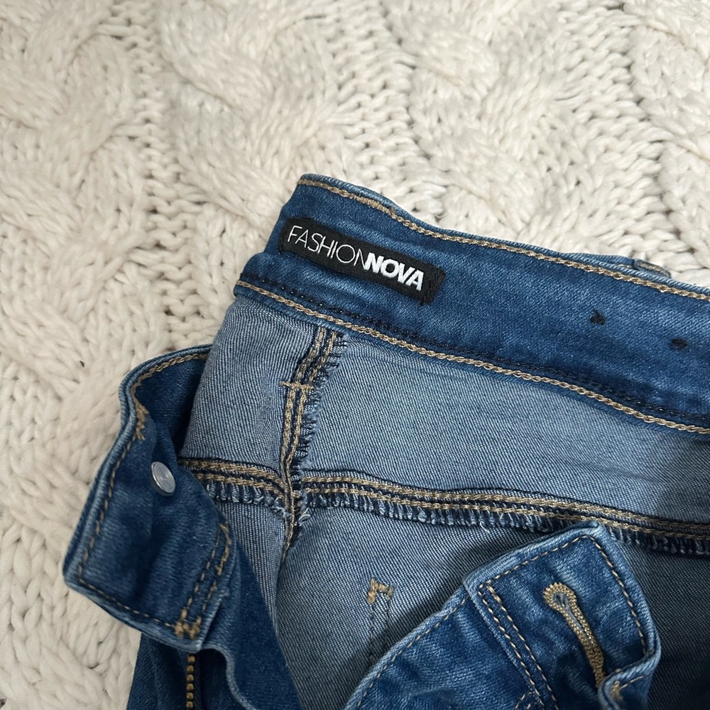 ✨Fashion Nova Blue Boot Cut Jeans. In good/Fair condition only worn once.✨ - Picture 2 of 3